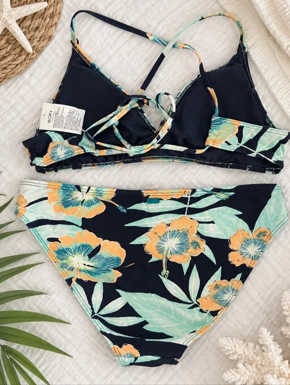 🌺 Roxy Tropical Bikini Set – Size Large – NWT Condition 🌴